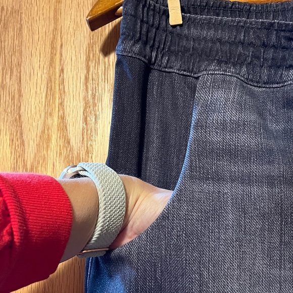 Lucy Black Jogger Pants - Picture 4 of 12